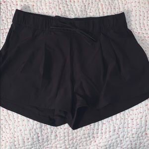 Lulu Lemon Stroll at Sundown Short